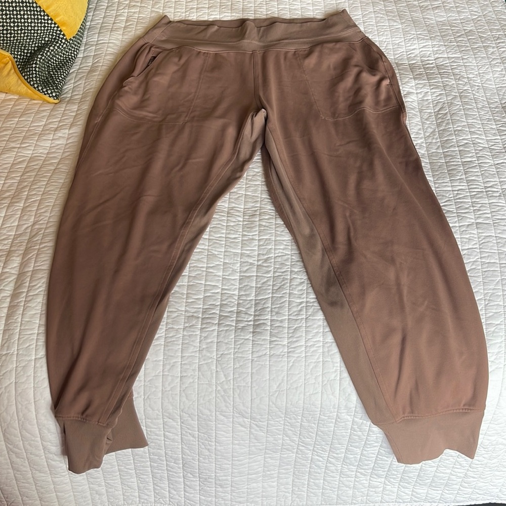 Brown Athleta Venice Jogger Size L